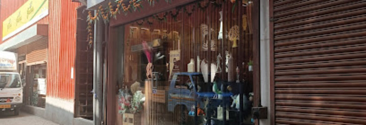OMNIIFIQUE home decor & artifact store